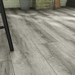 PISO SPC DE CLIC 122 cm x 18 cm x 5.5 cm GRANADA2 GRIS OSCURO 1.54m2