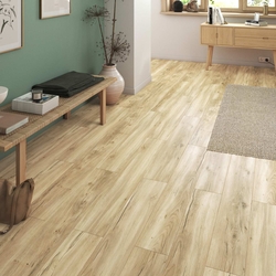 PISO SPC DE CLIC 122 cm x 18 cm x 5.5 cm ZARAGOZA2 MADERA CLARA 1.54 m2